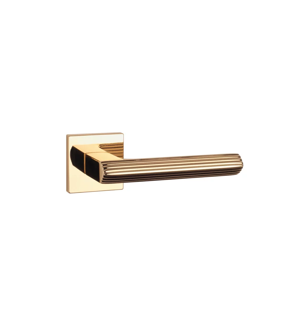 Door handles on square plate LARICE